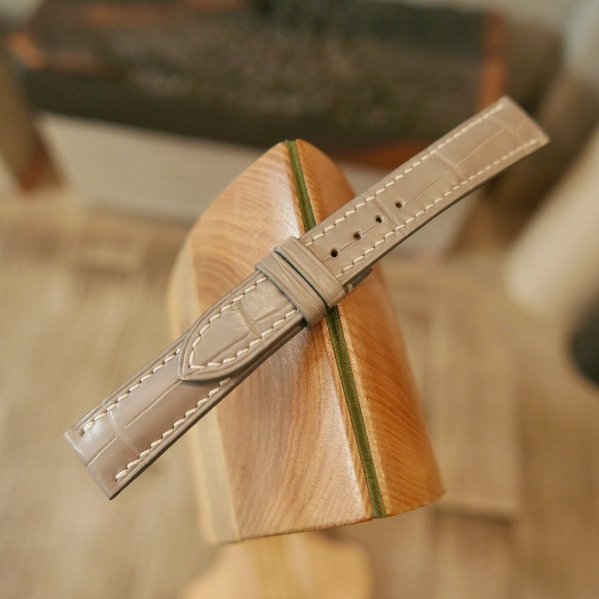 light grey alligator leather watch strap – photo 3